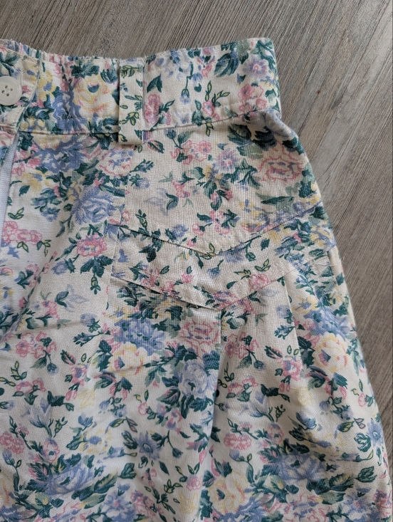 Vintage Floral A-Line Shorts in Pastel Pink and Blue - Picture 4 of 8
